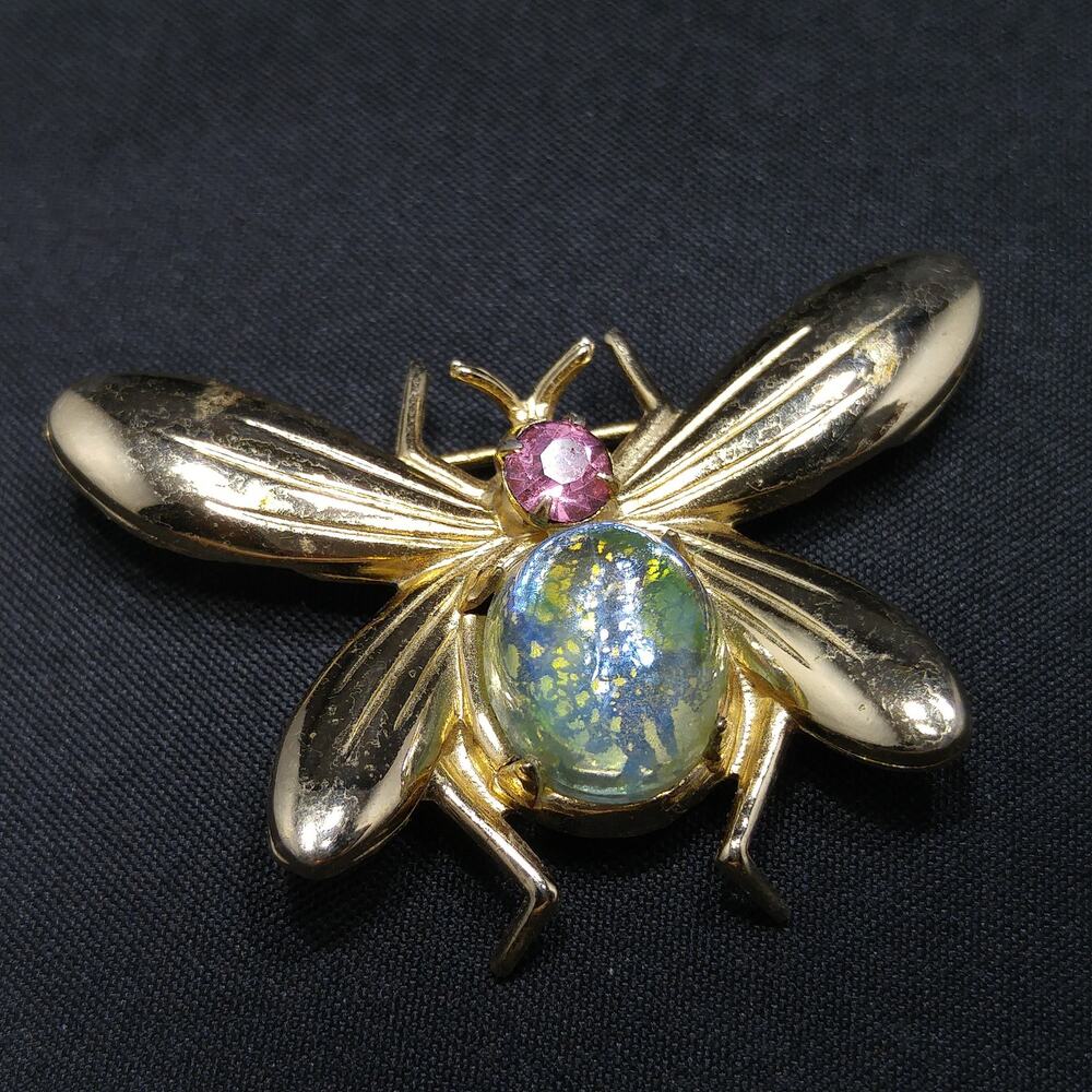 Vintage Lucite Insect Brooch, Gold Flakes, Pink Rhinestone, 1950s - Picture 10 of 10